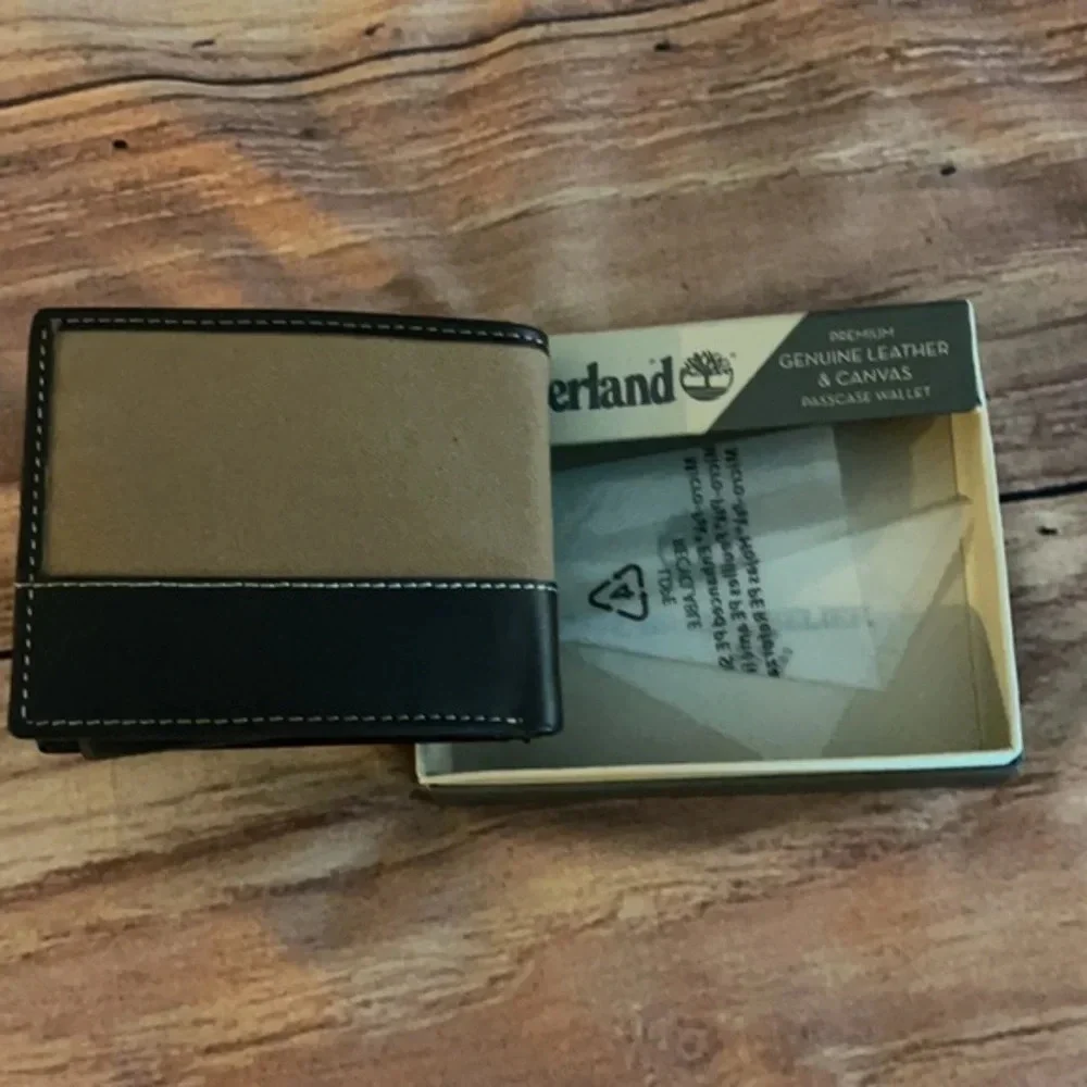 🎉🎉HOST PICK🎉🎉Timberland Genuine Leather Passcase Wallet, NWT